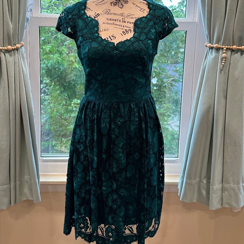 Betsy Johnson Emerald Green Lace Cocktail Dress